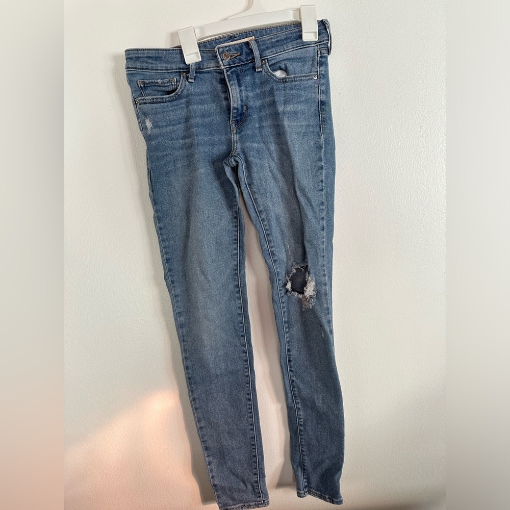 Levi’s 711 skinny jeans with rips